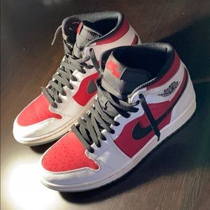 Air Jordan 1 Carmine